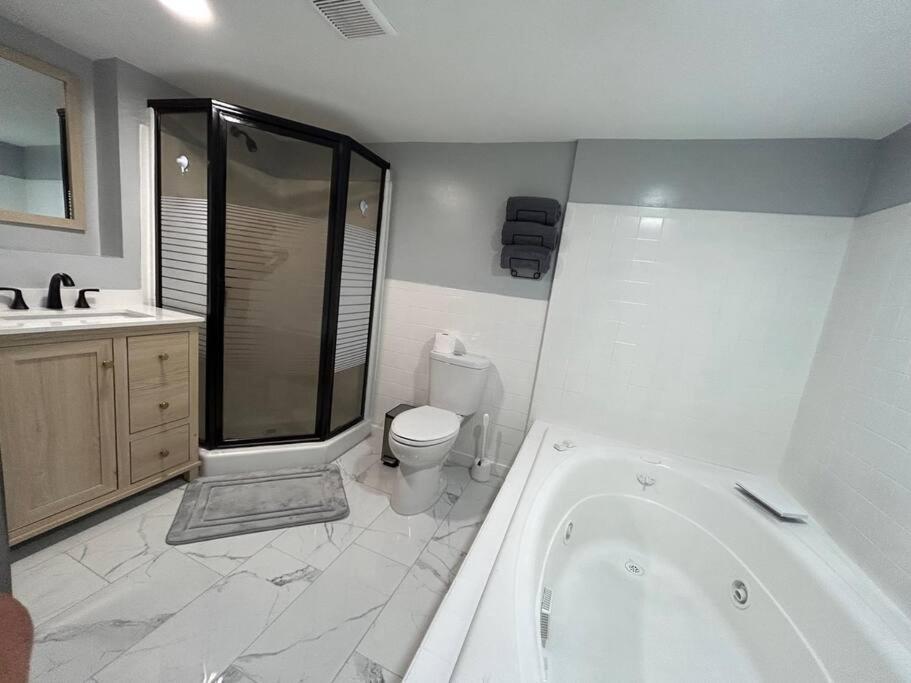 Comfy Lower Lvl Apt With Jetted Tub Near Uptown And Unc Charlotte Extérieur photo