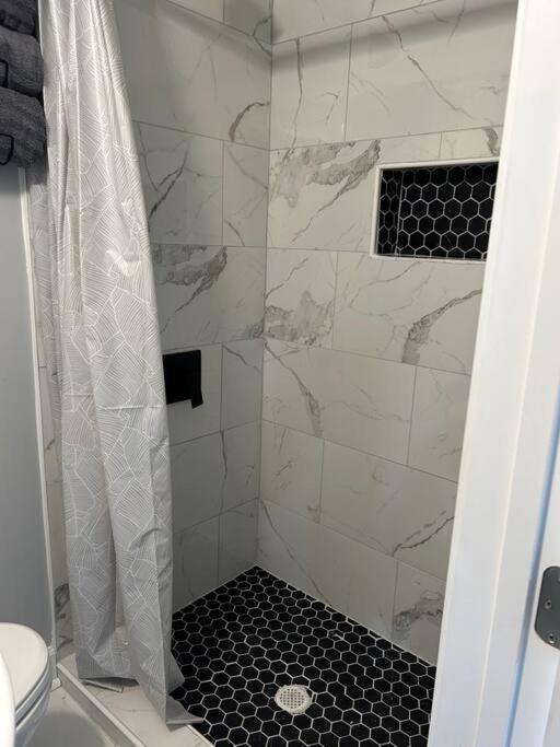 Comfy Lower Lvl Apt With Jetted Tub Near Uptown And Unc Charlotte Extérieur photo