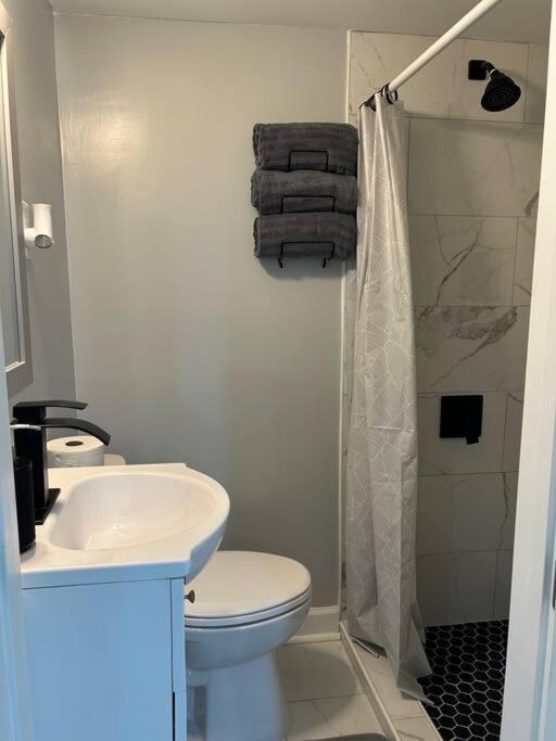 Comfy Lower Lvl Apt With Jetted Tub Near Uptown And Unc Charlotte Extérieur photo