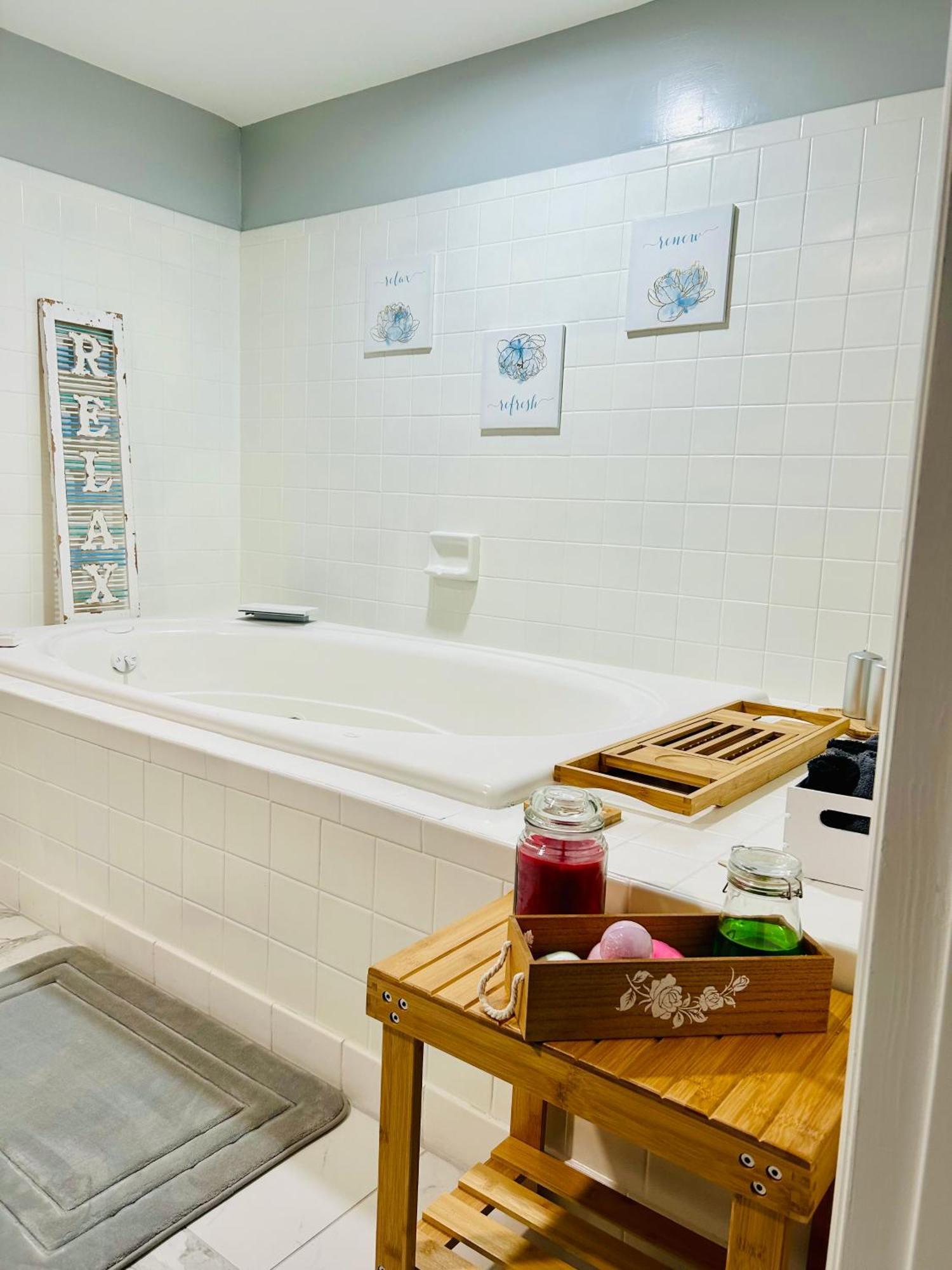 Comfy Lower Lvl Apt With Jetted Tub Near Uptown And Unc Charlotte Extérieur photo